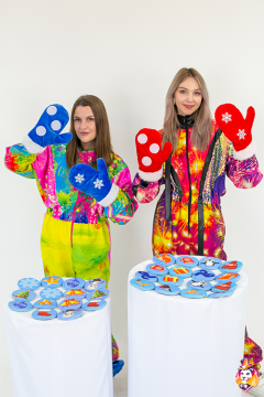 Grabber mittens Game prop