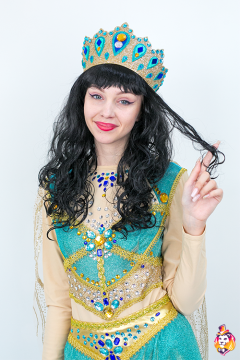 Long curly black wig